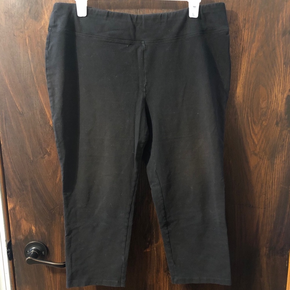 black athletic leggings